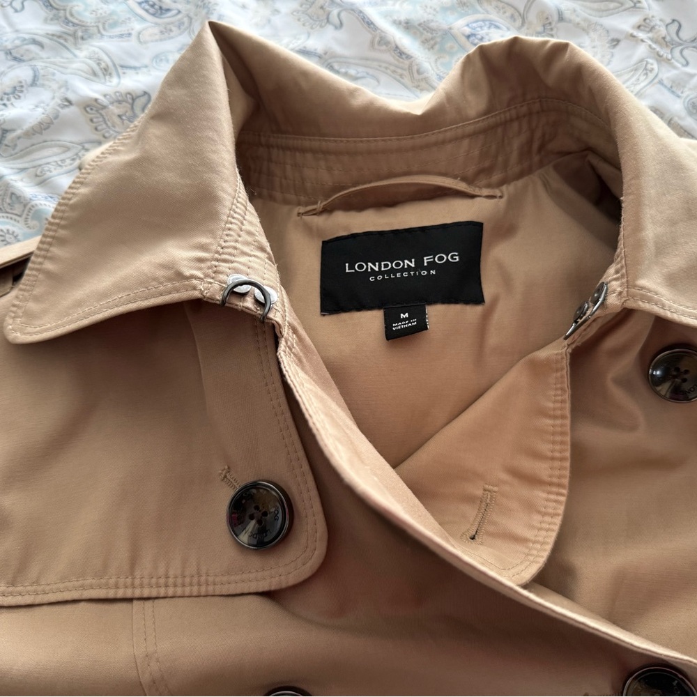 London Fog Classic Tan Double-Breasted Trench Coat - Picture 4 of 10